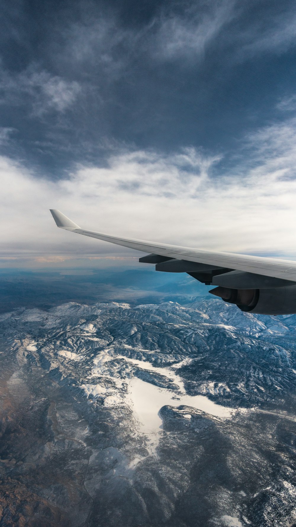 Vista aérea das montanhas durante o dia