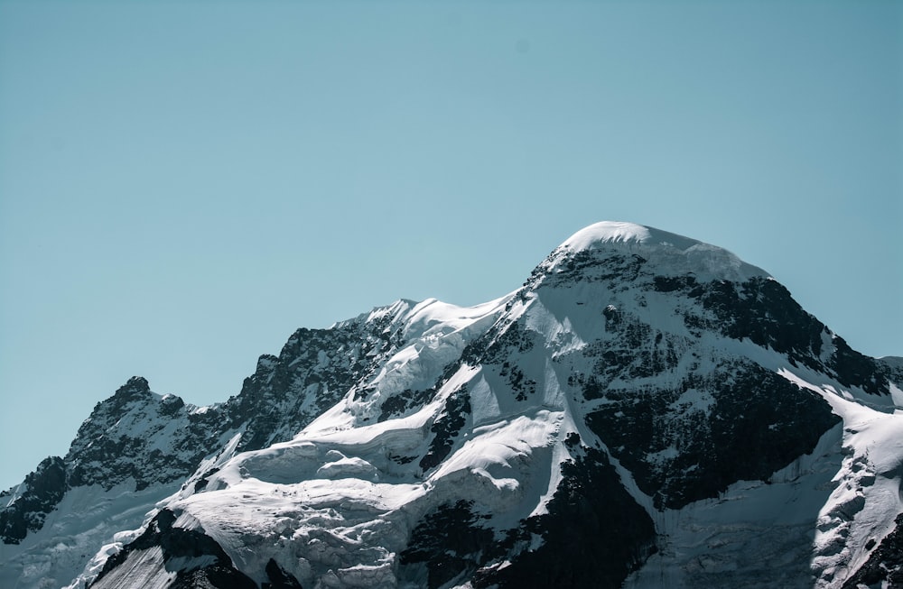 montagna innevata