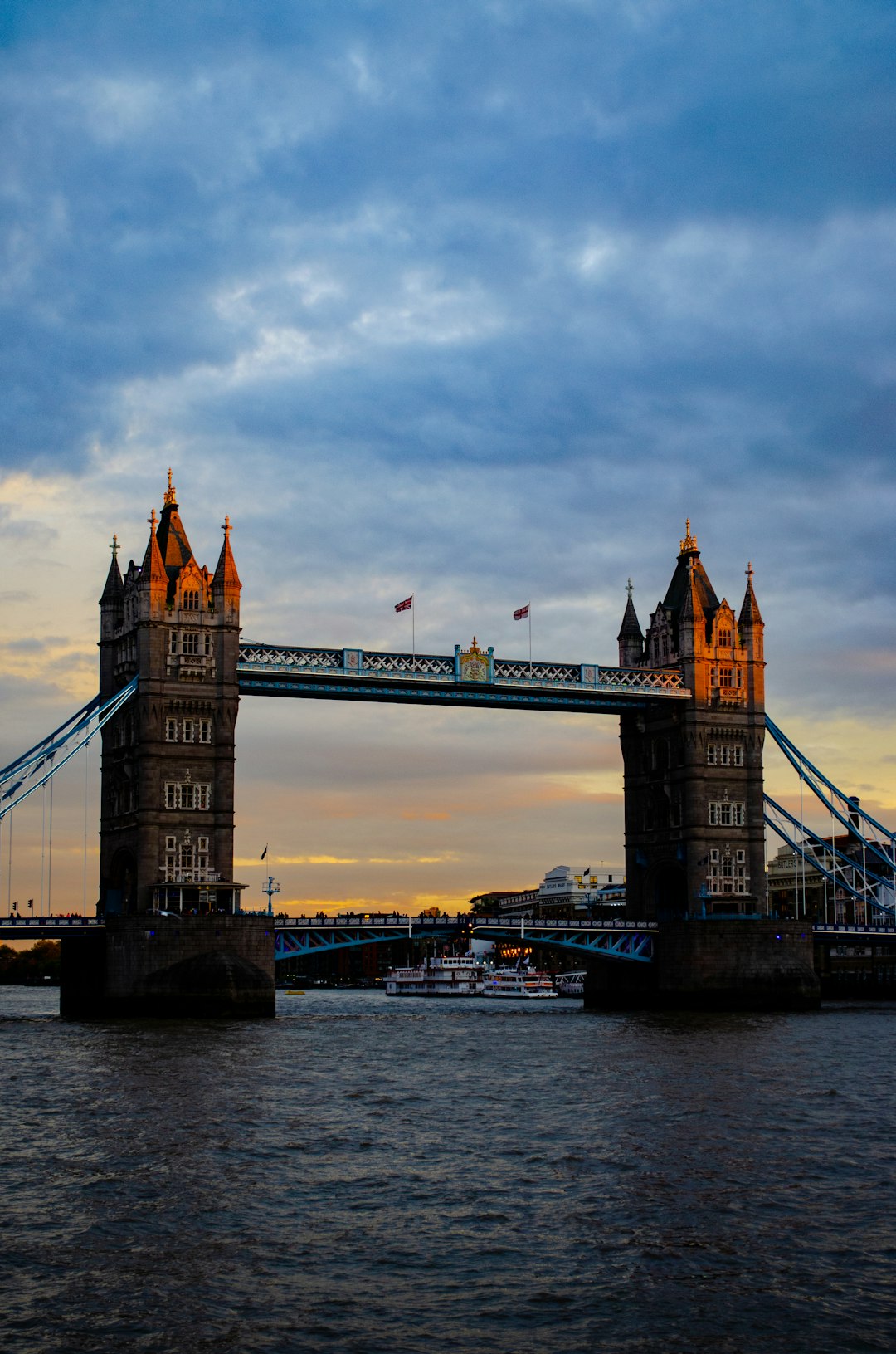 Suspension bridge photo spot London Aldgate (for Tower of London) Soho