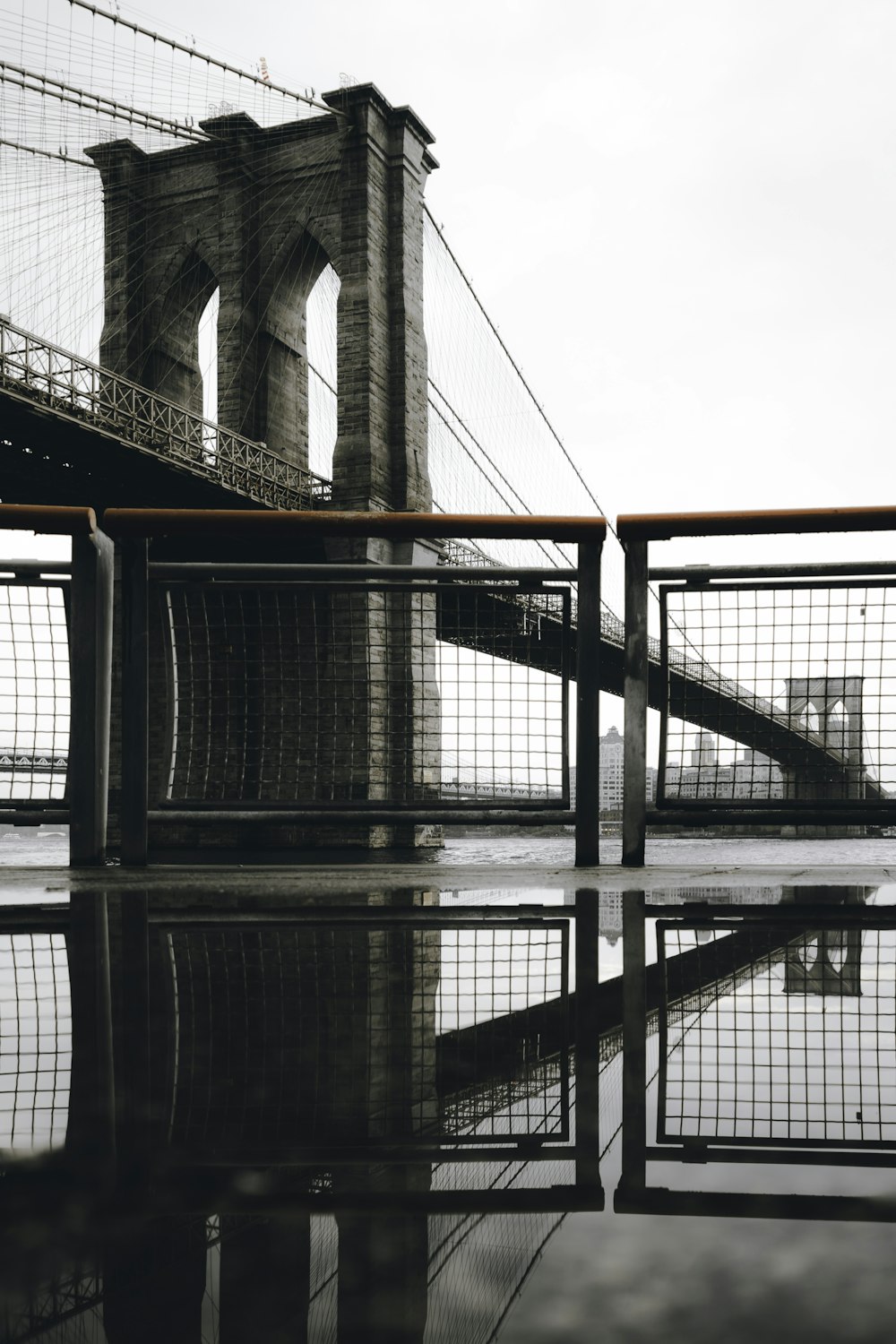 Tower Bridge sous un ciel gris