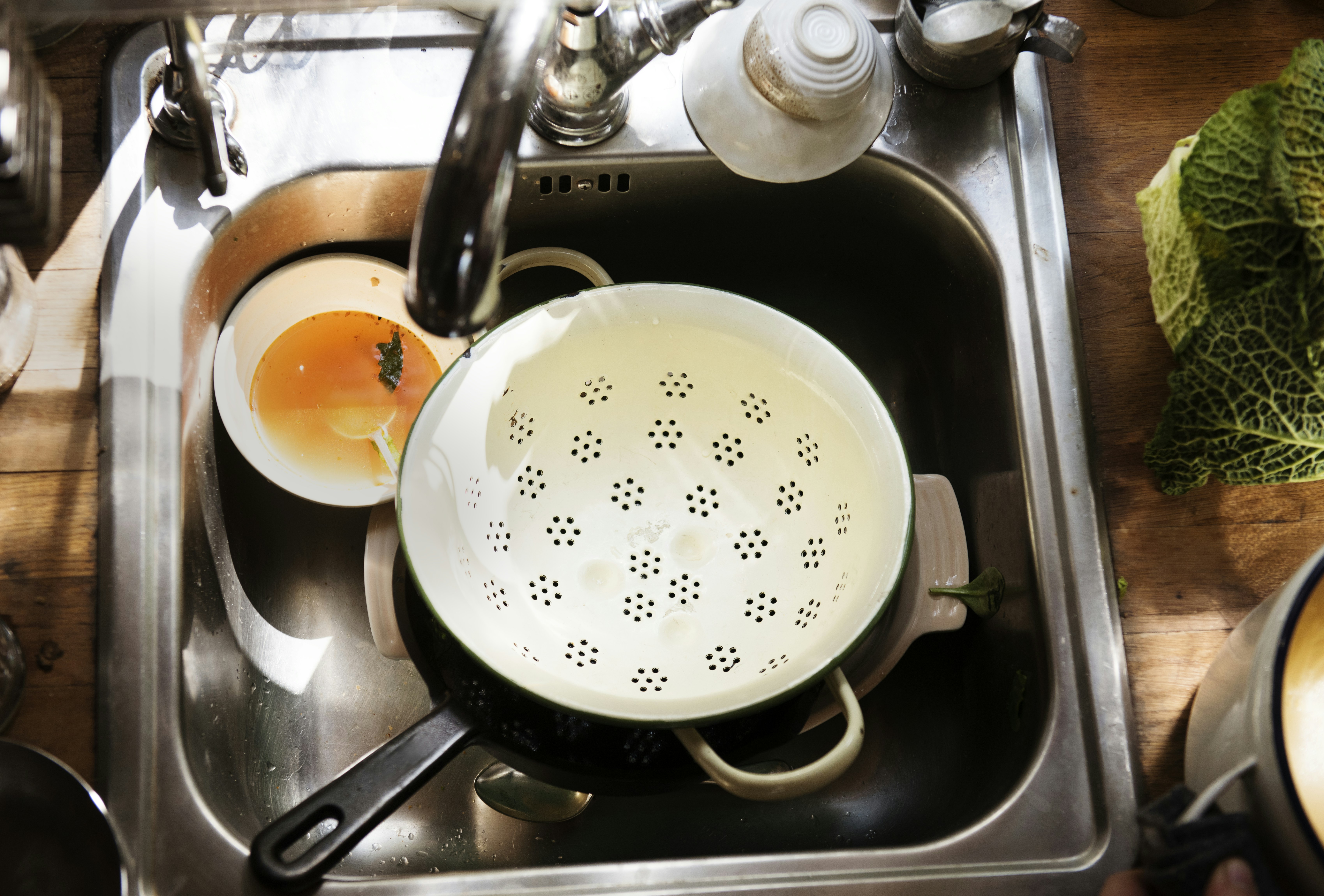 Behavioral Impact of Tracking Metrics: Loading vs. Unloading a Dishwasher