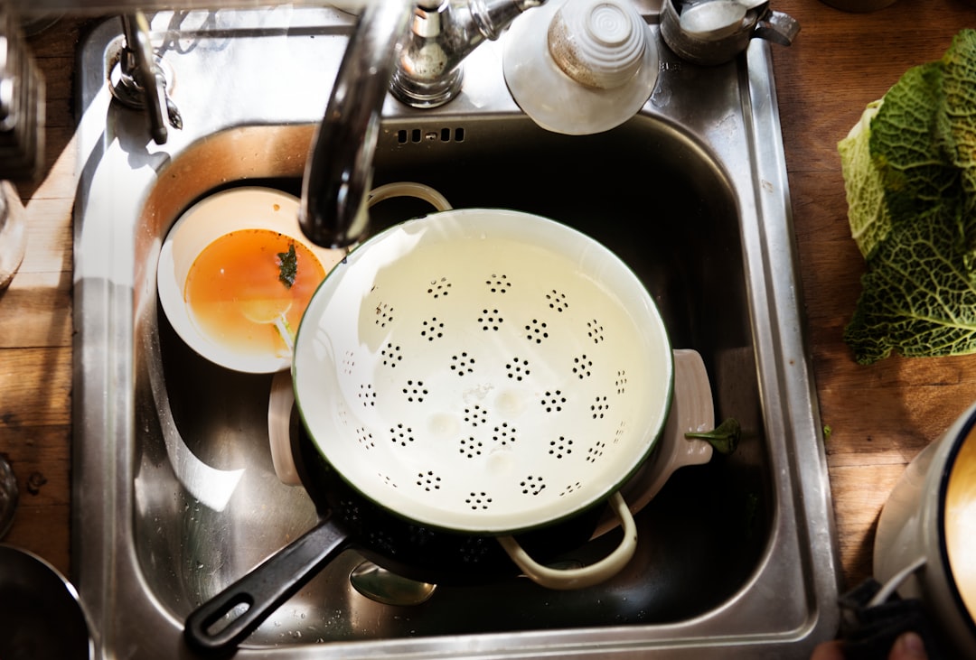 Behavioral Impact of Tracking Metrics: Loading vs. Unloading a Dishwasher