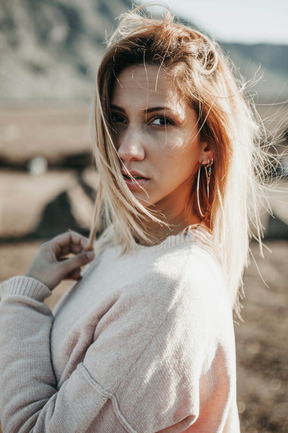 woman wearing long-sleeved shirt