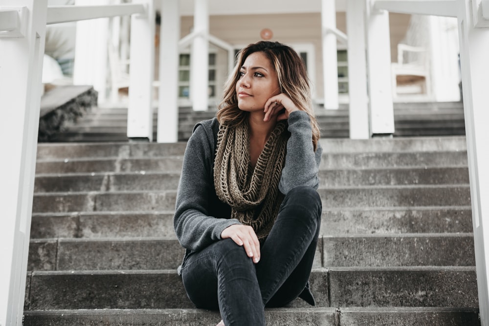 women's gray knit scarf