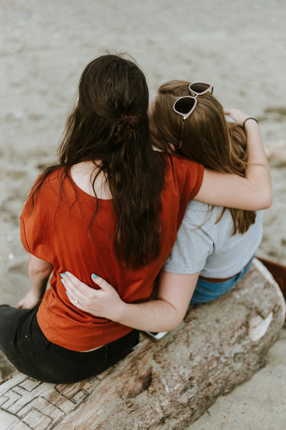 top de gola vermelha das mulheres