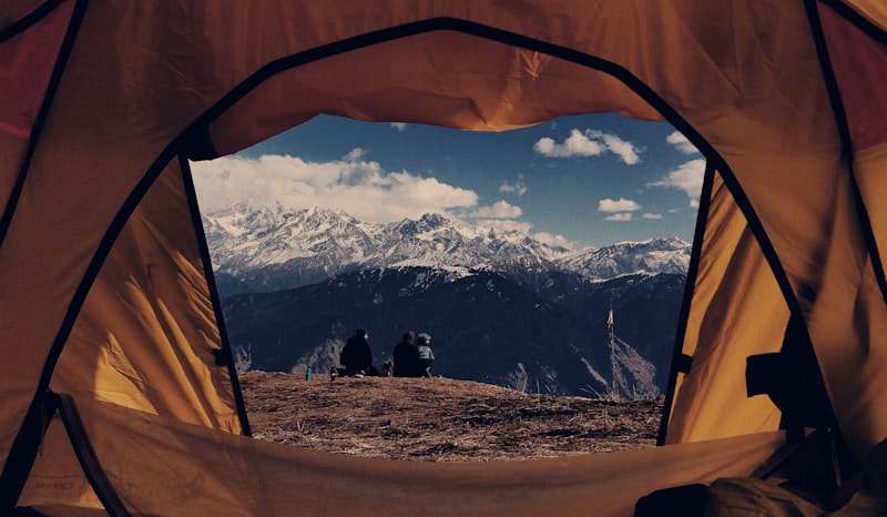 aktivitas mindfulness saat glamping untuk healing di alam terbuka
