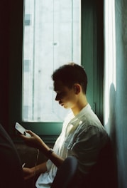 A warm, inviting scene of a person chatting with a friendly psychic on their phone, surrounded by soft glowing lights.
