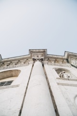 gray concrete pillar