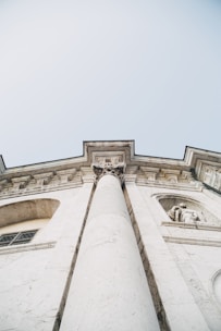 gray concrete pillar