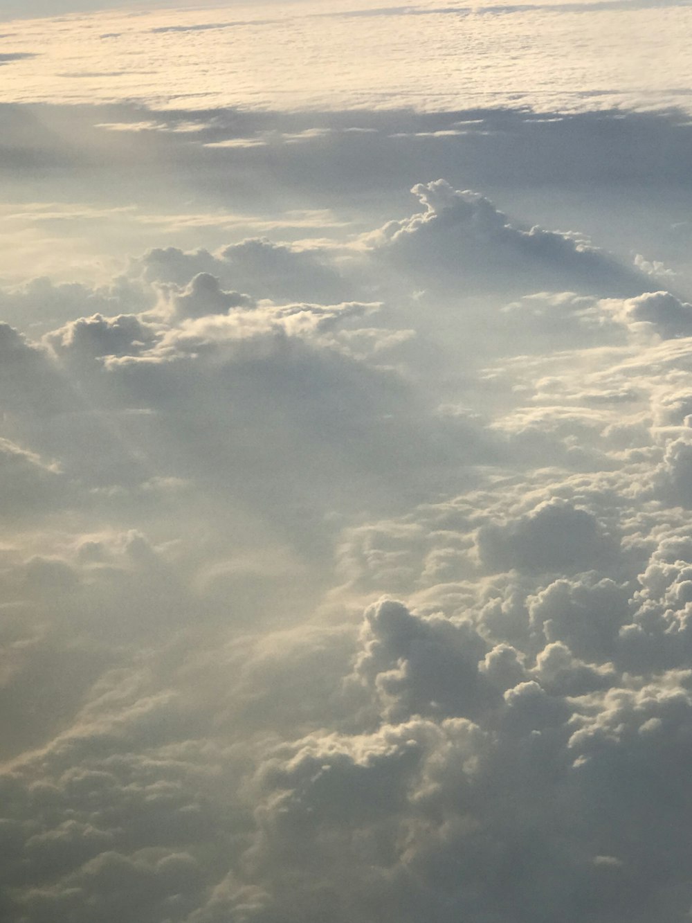 Weiße Wolken am Tag