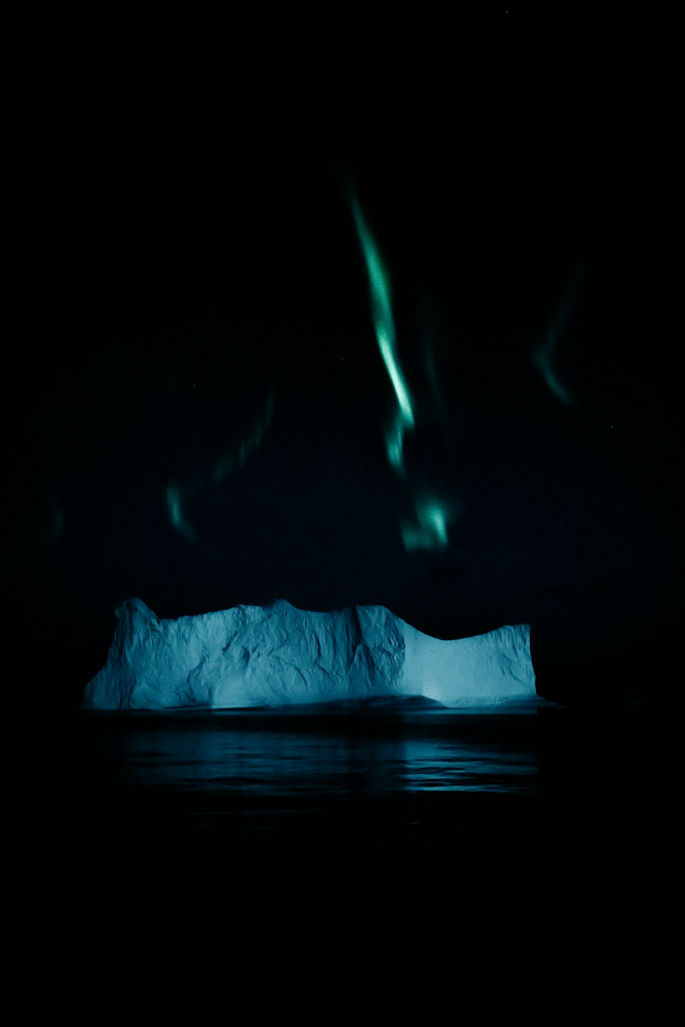 Iceberg y aurora boreal