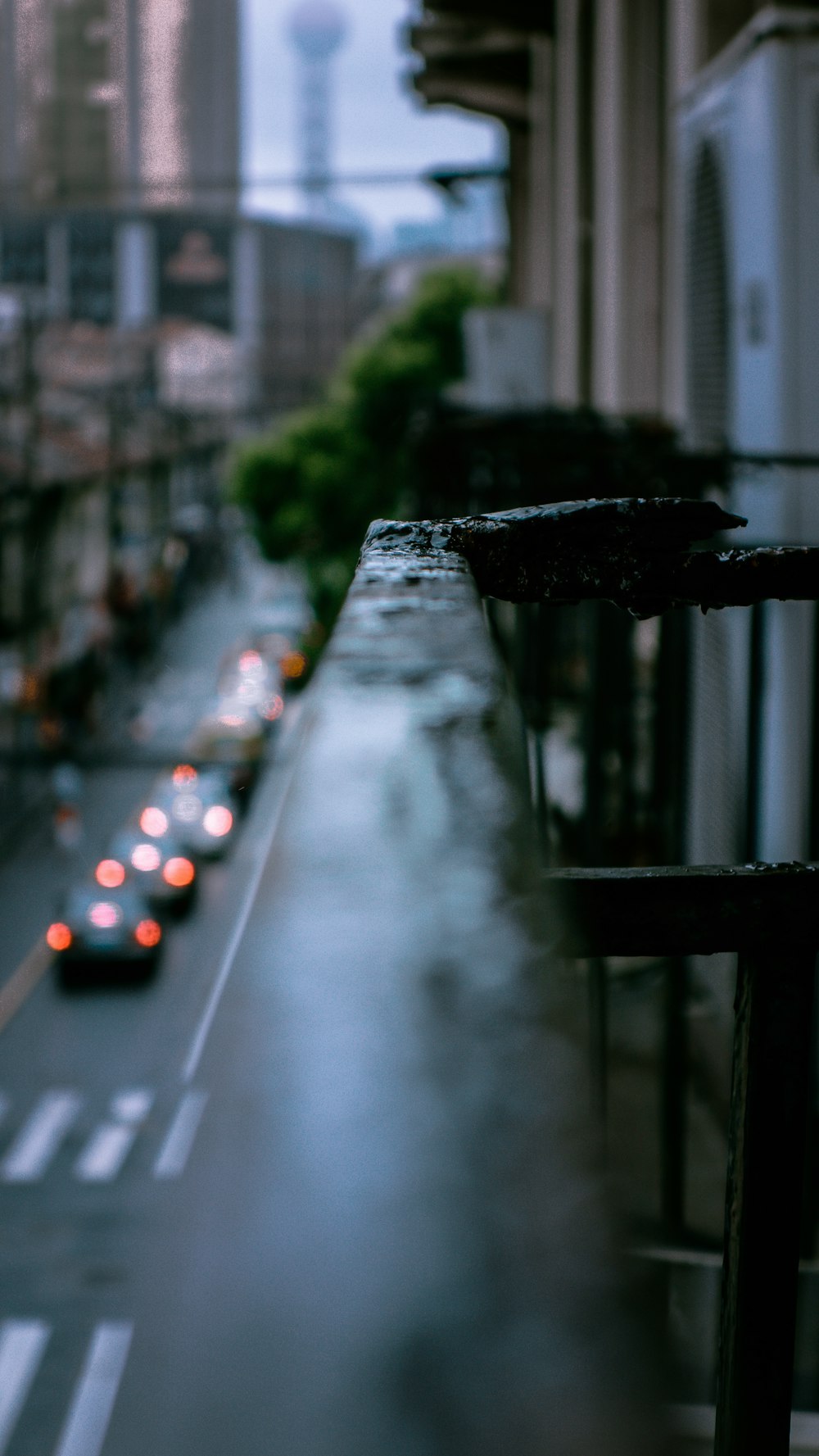 a city street filled with lots of traffic next to tall buildings