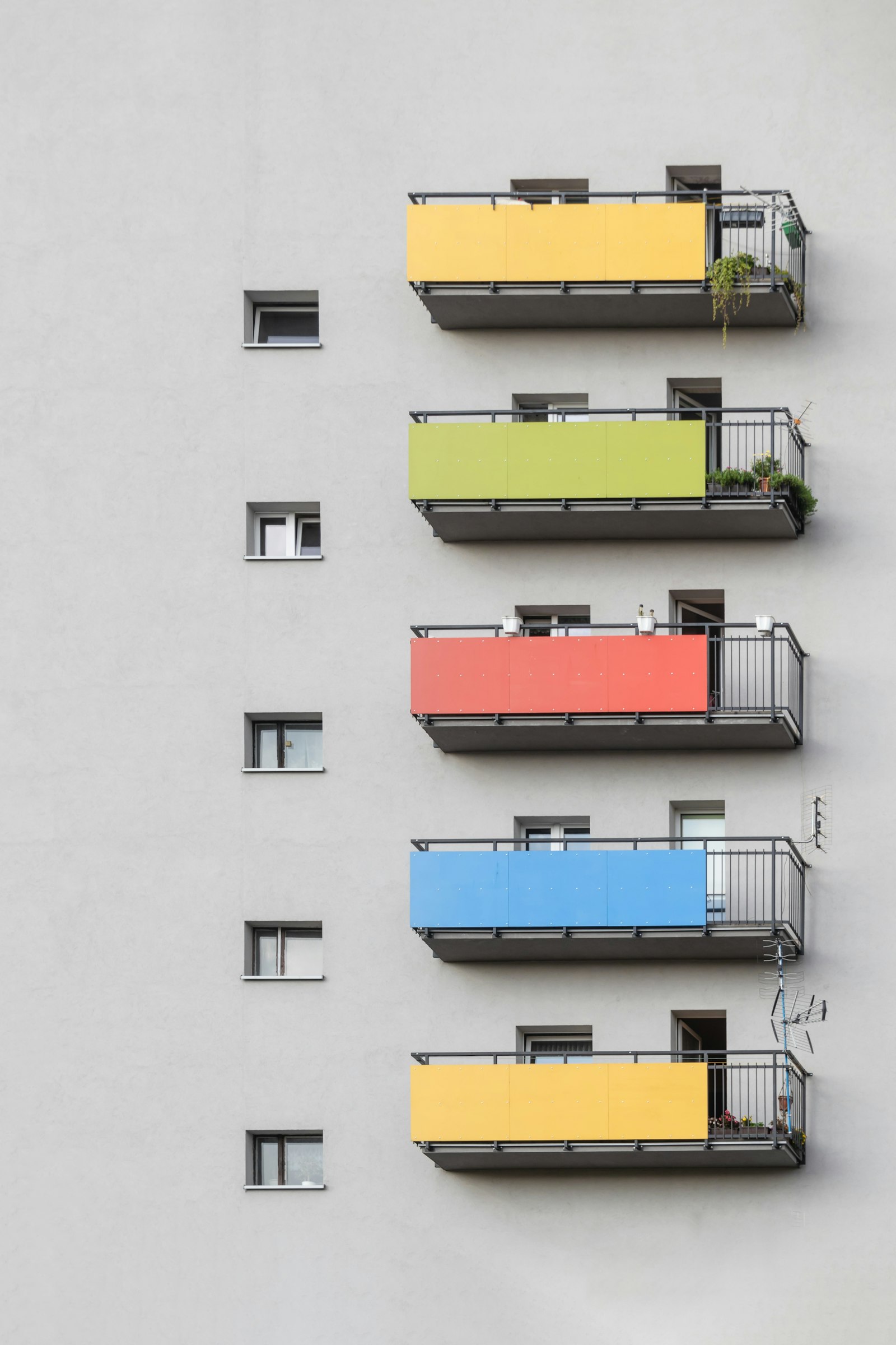 Canon EOS 77D (EOS 9000D / EOS 770D) sample photo. Gray and multicolored building photography