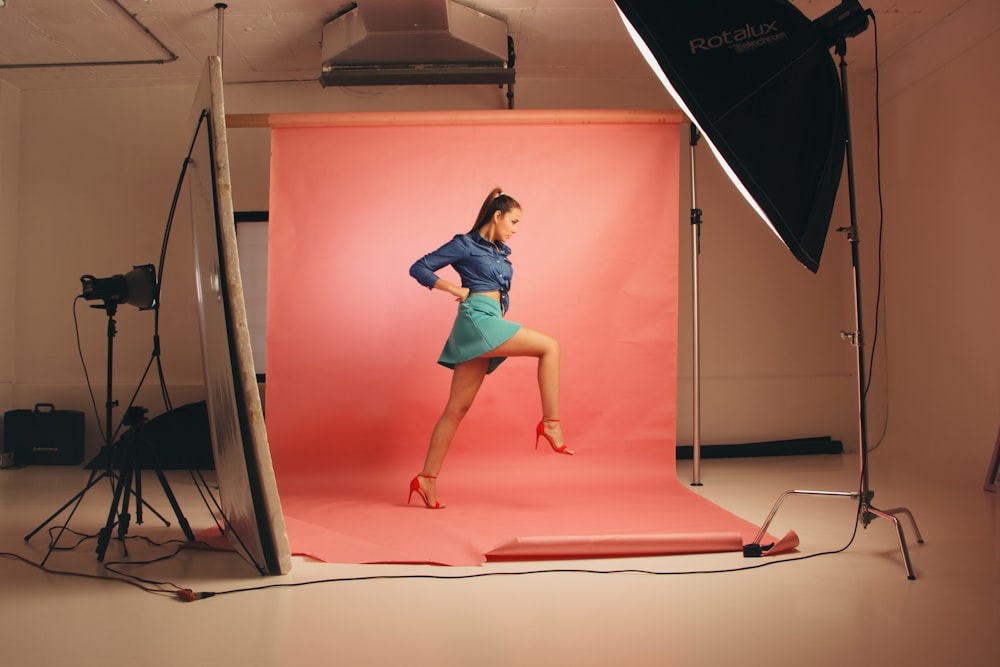 woman posing infront of softbox