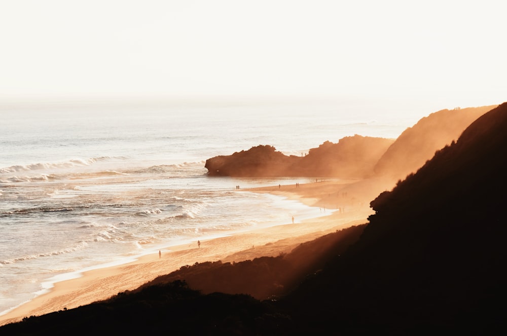 praia durante o dia