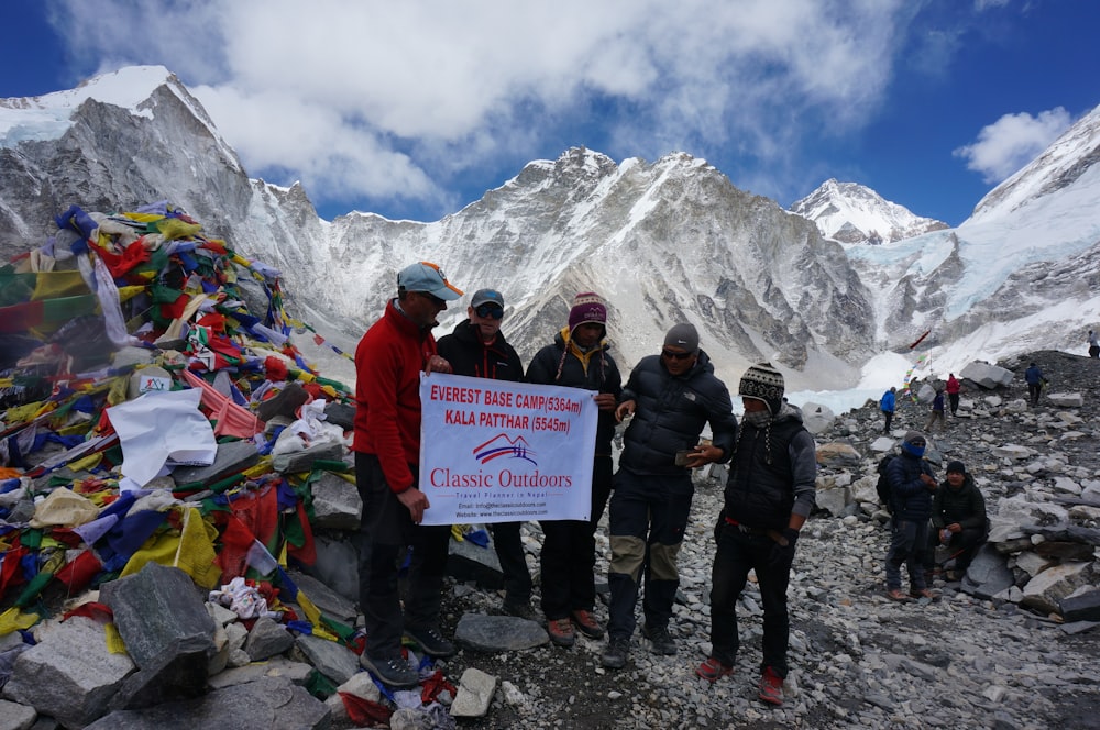 five mountaineer on mount Everest