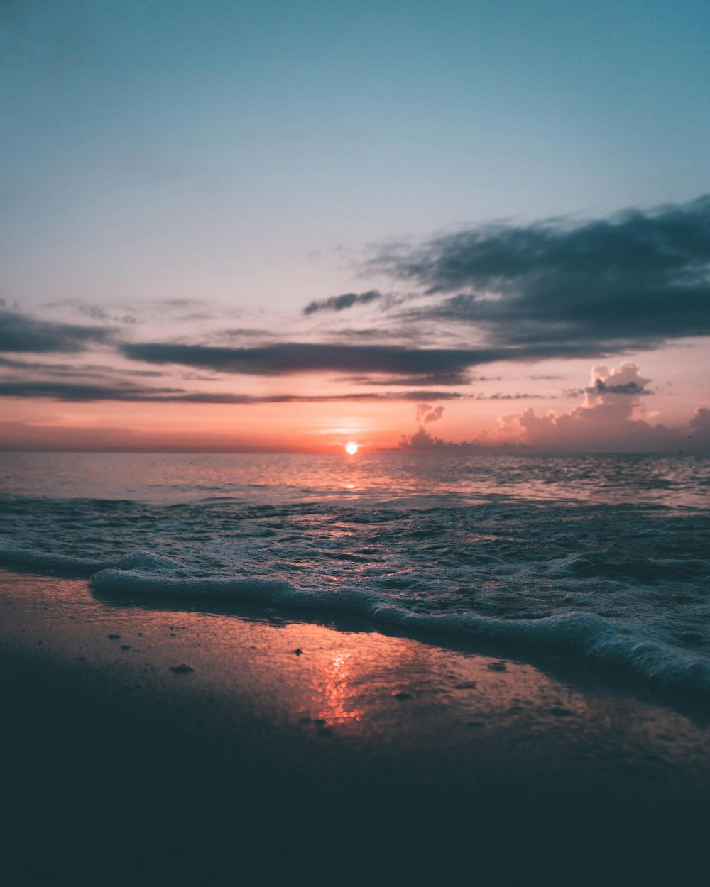 Playa durante el amanecer