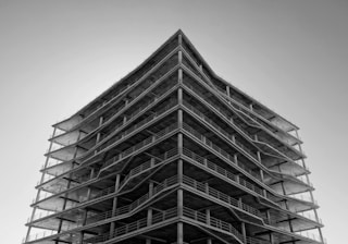 gray high-rise building
