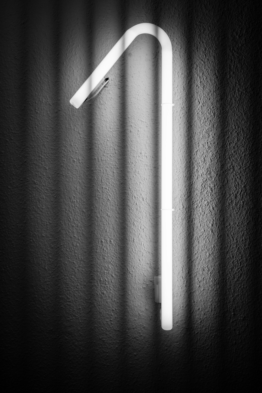 curved white fluorescent light
