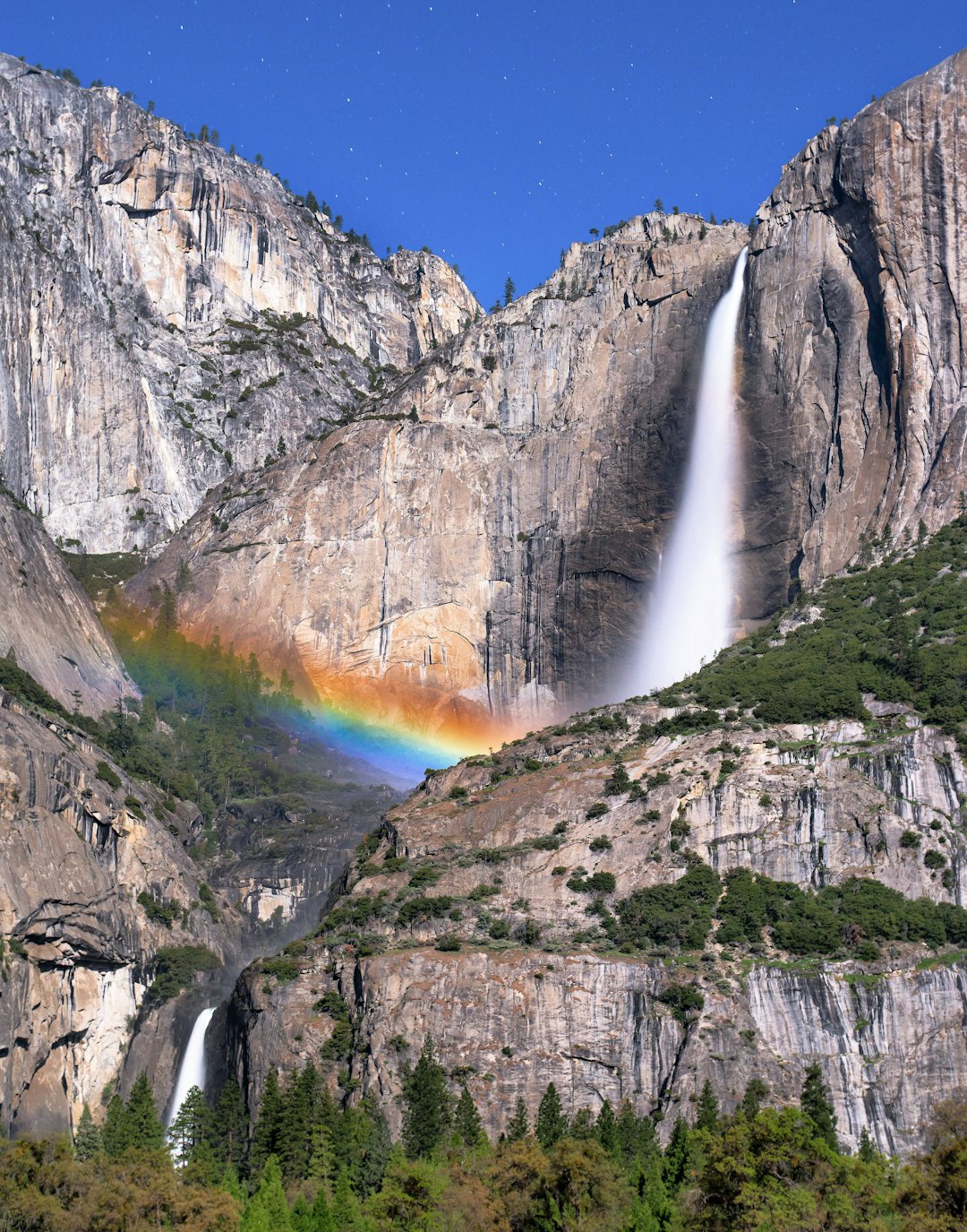 travelers stories about Waterfall in Yosemite Valley, United States