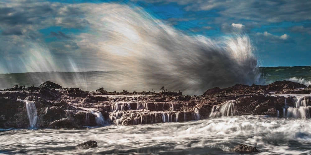 ondas do mar durante o dia