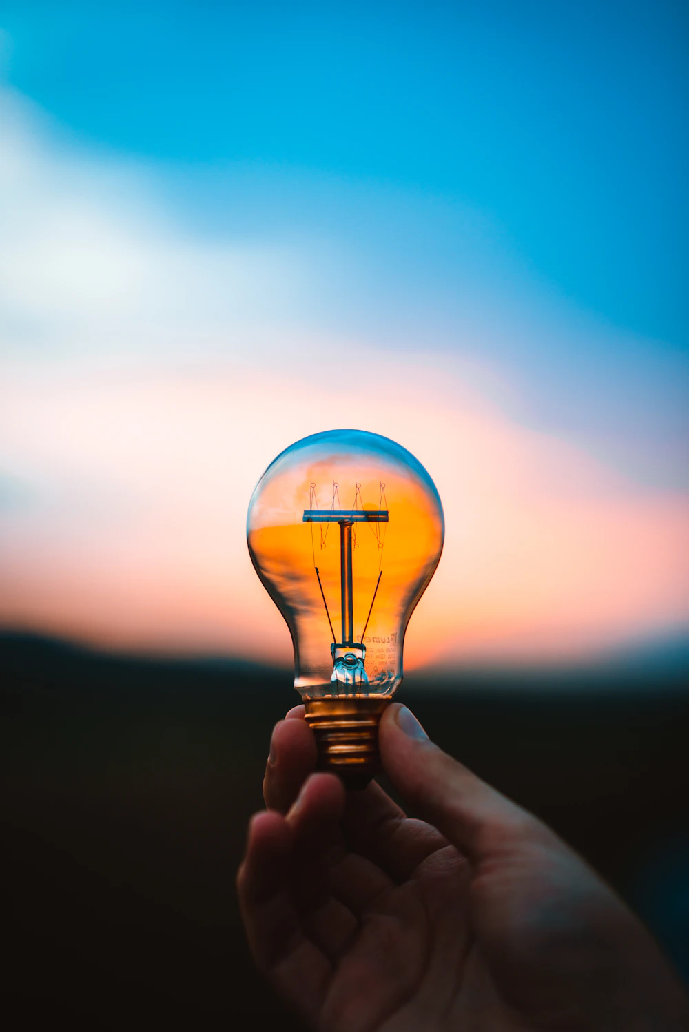 person holding bulb photo Free Person Image on Unsplash person holding bulb photo Free Person Image on Unsplash