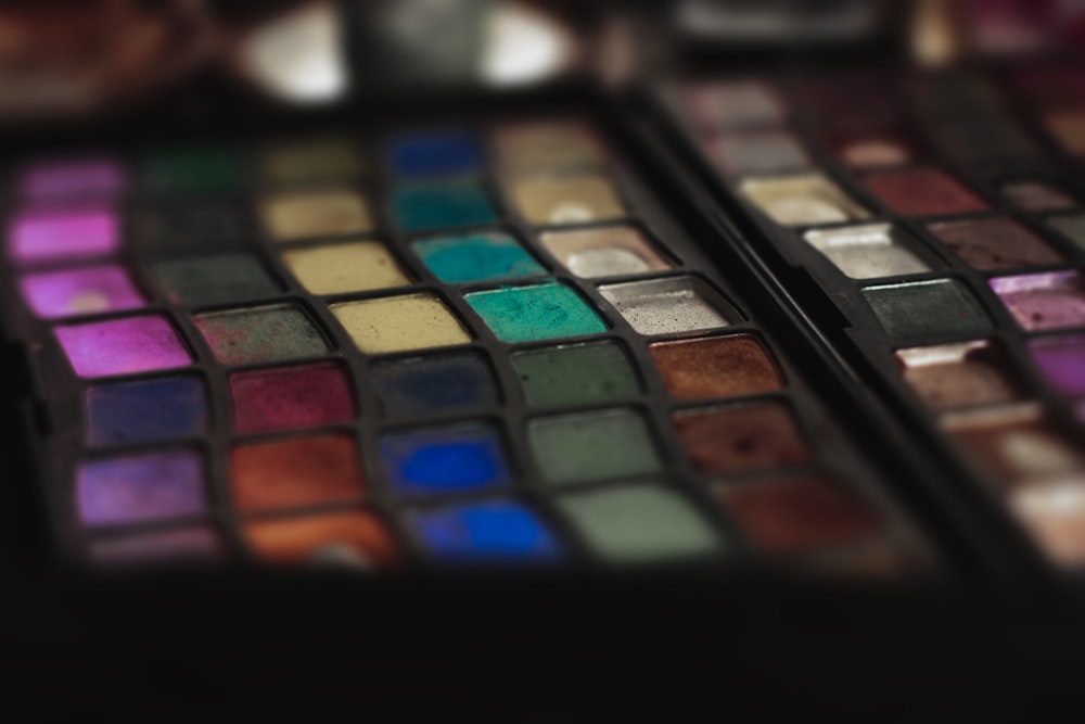 eyeshadow palette photography