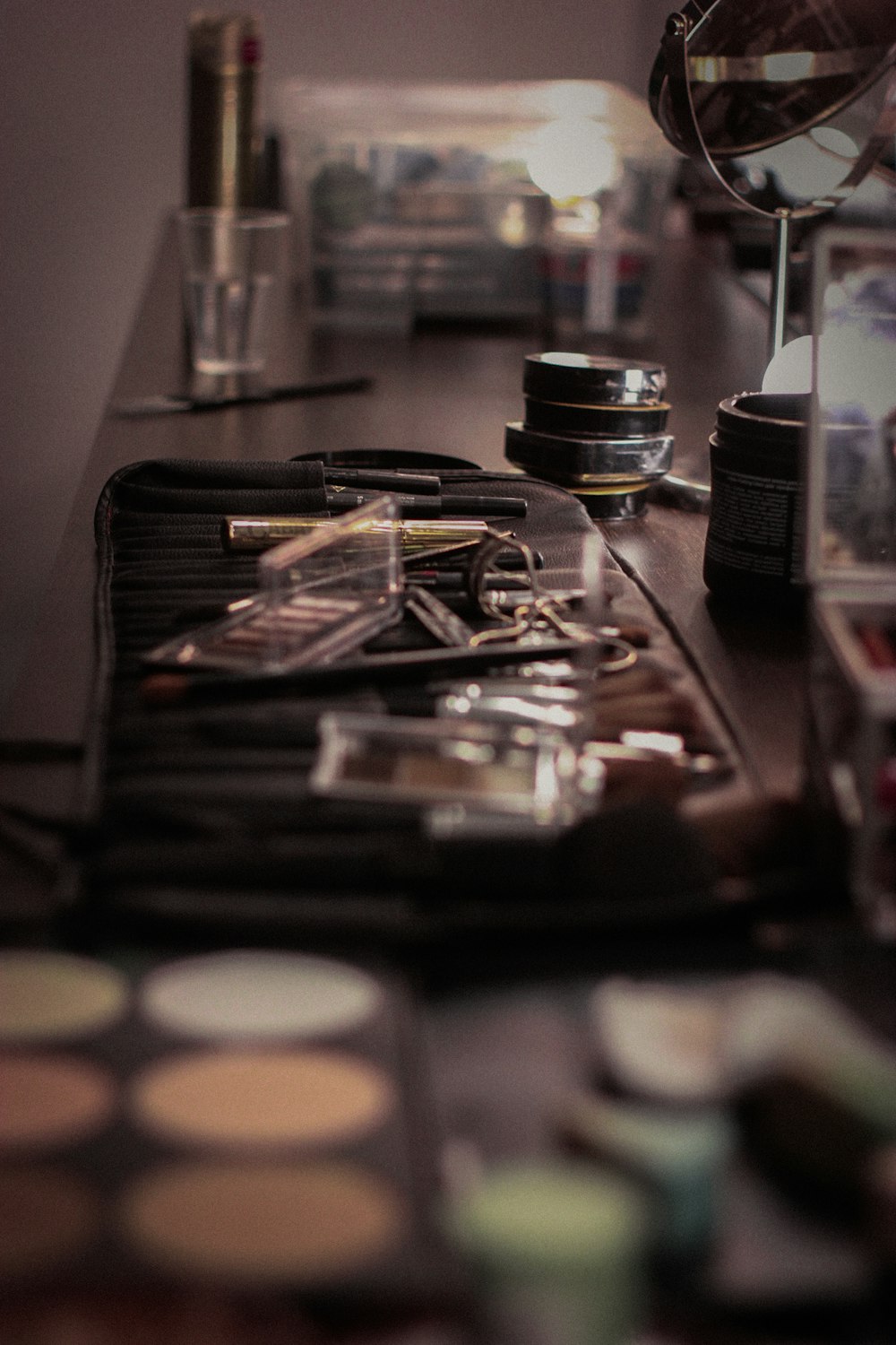 shallow focus photography of makeup palette