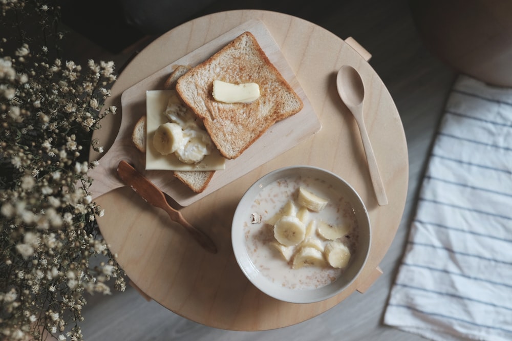 oatmeal with banana and bread with butter on top