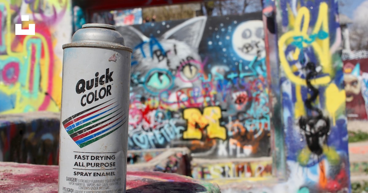 Quick color spray on table photo – Free Austin Image on Unsplash