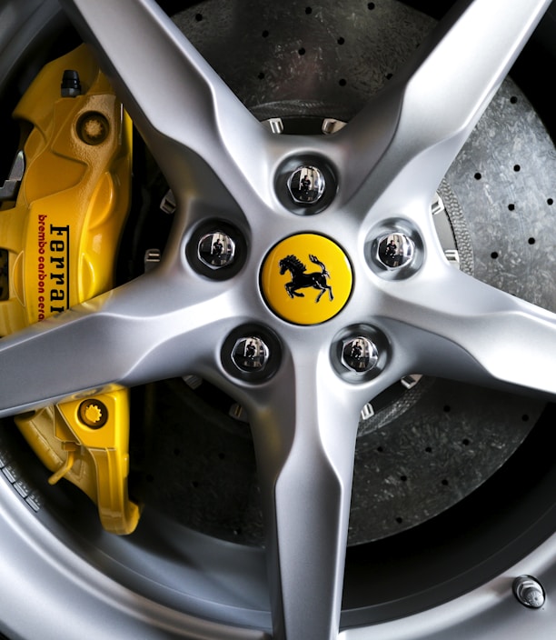 gray Ferrari 5-spoke wheel