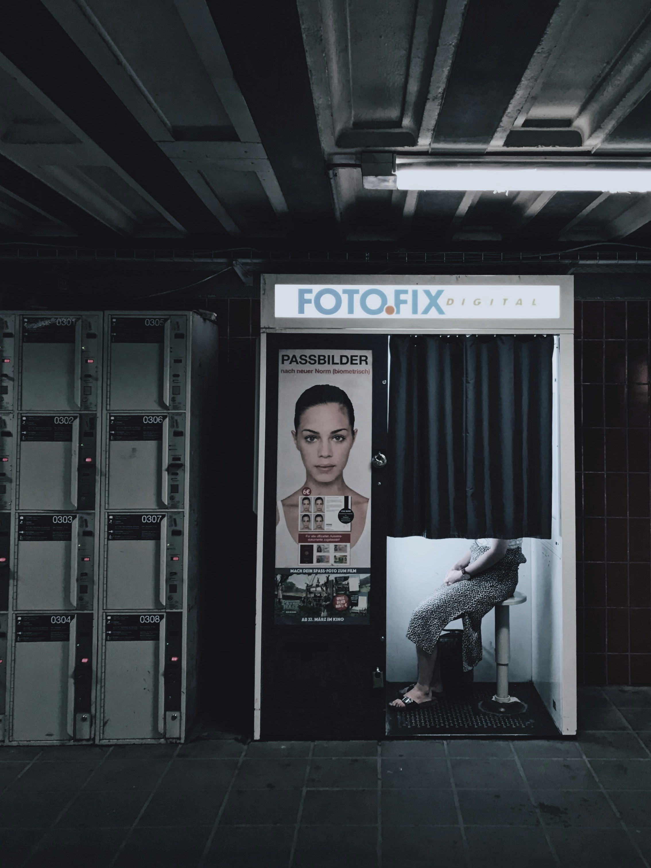 person inside Foto Fix Digital photo booth