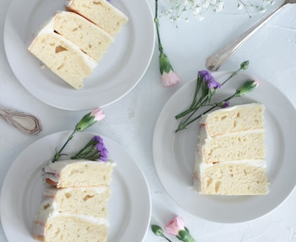 flat-lay photography of slice of cakes