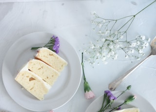 flat-lay photography of slice of cakes