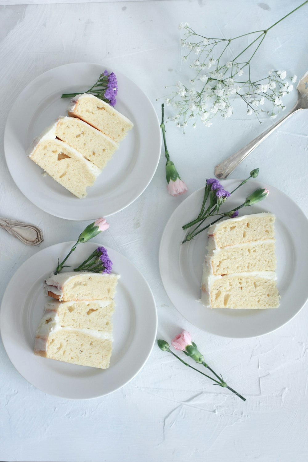 flat-lay photography of slice of cakes