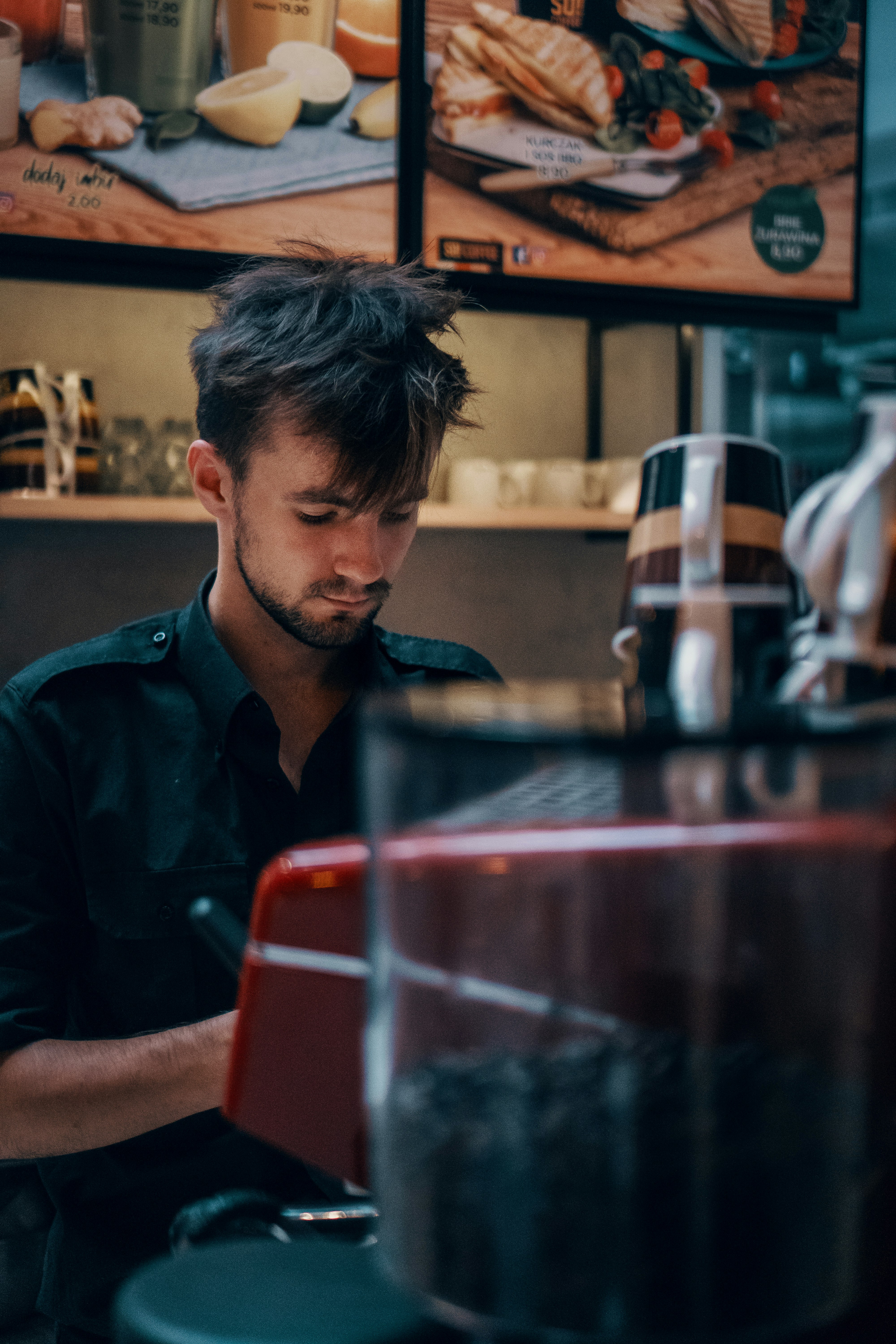 shallow focus photography of man in black dress shirt