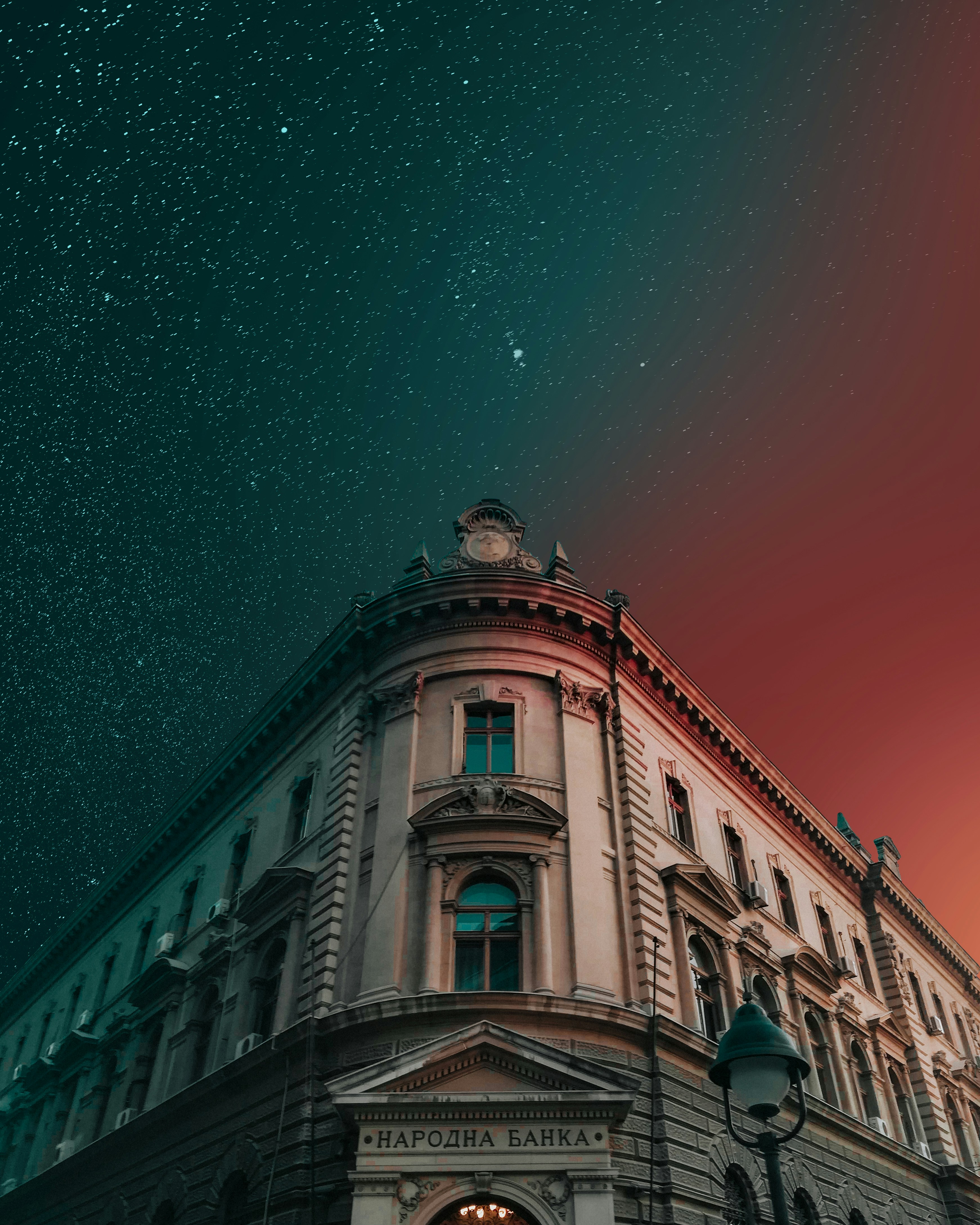 gray concrete building