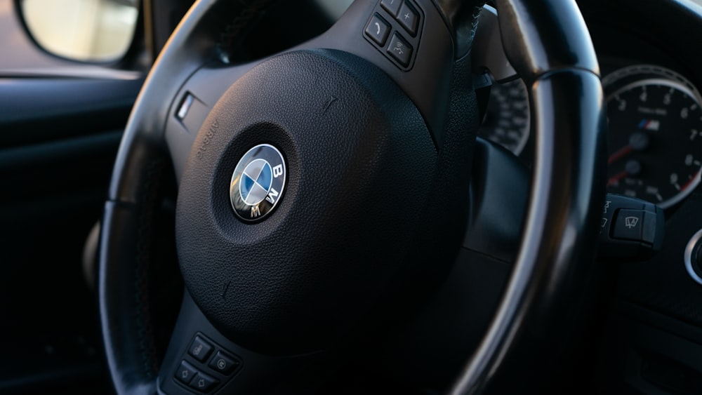 volante BMW preto