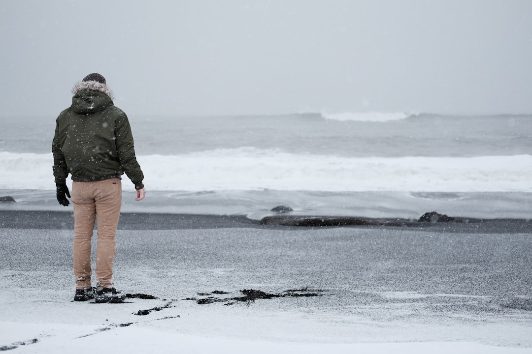 travelers stories about Beach in Vik, Iceland