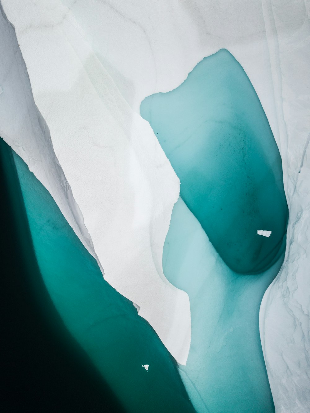 Tissu blanc avec tache turquoise