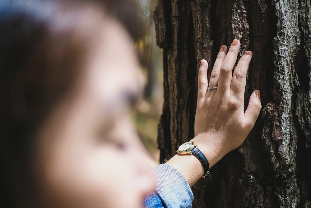 Selektive Fokusfotografie der Hand einer Person