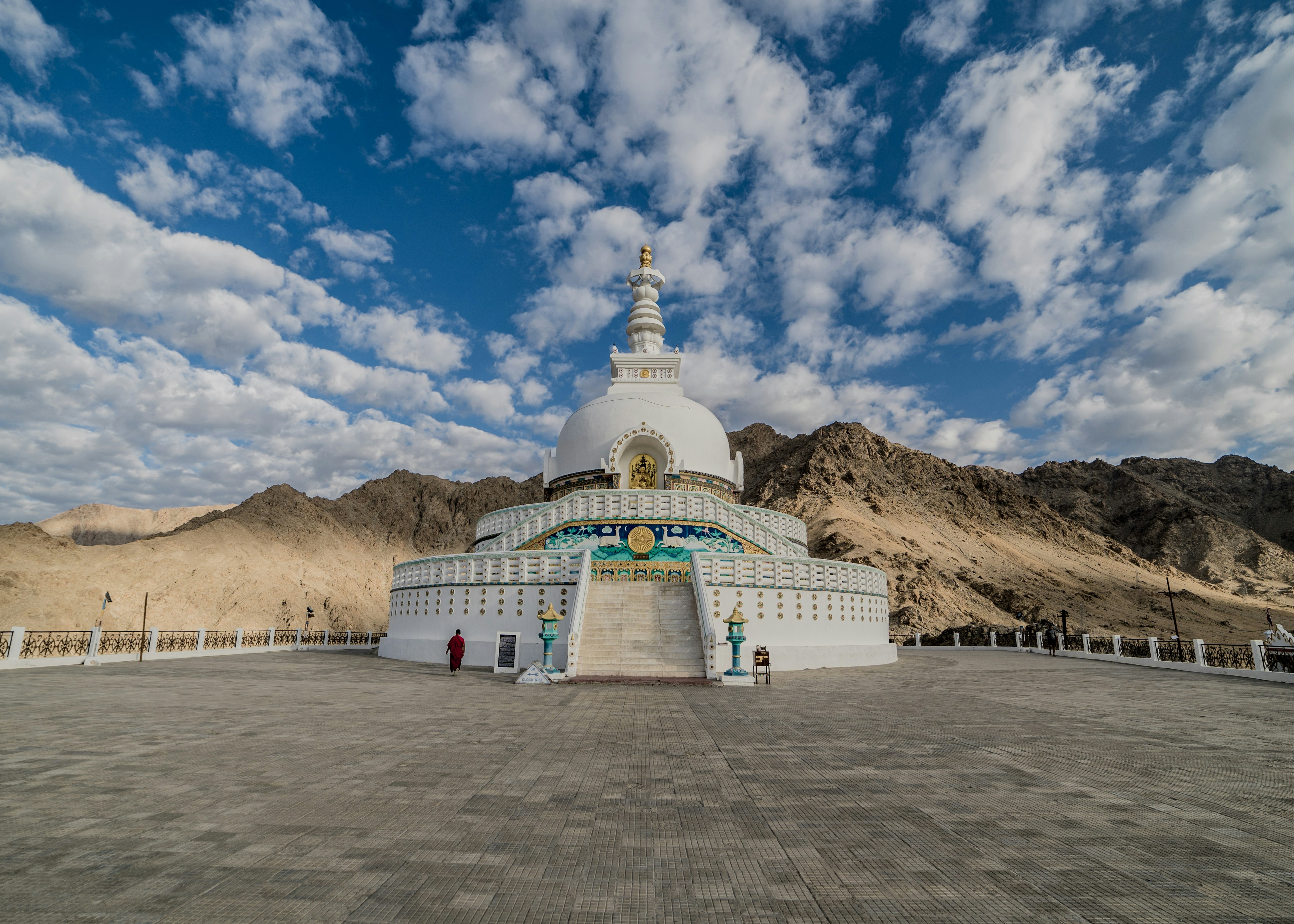 An early morning hike to this place was worth it, even though we were still getting used to the high altitude of Leh the views we got from this place were simply amazing.