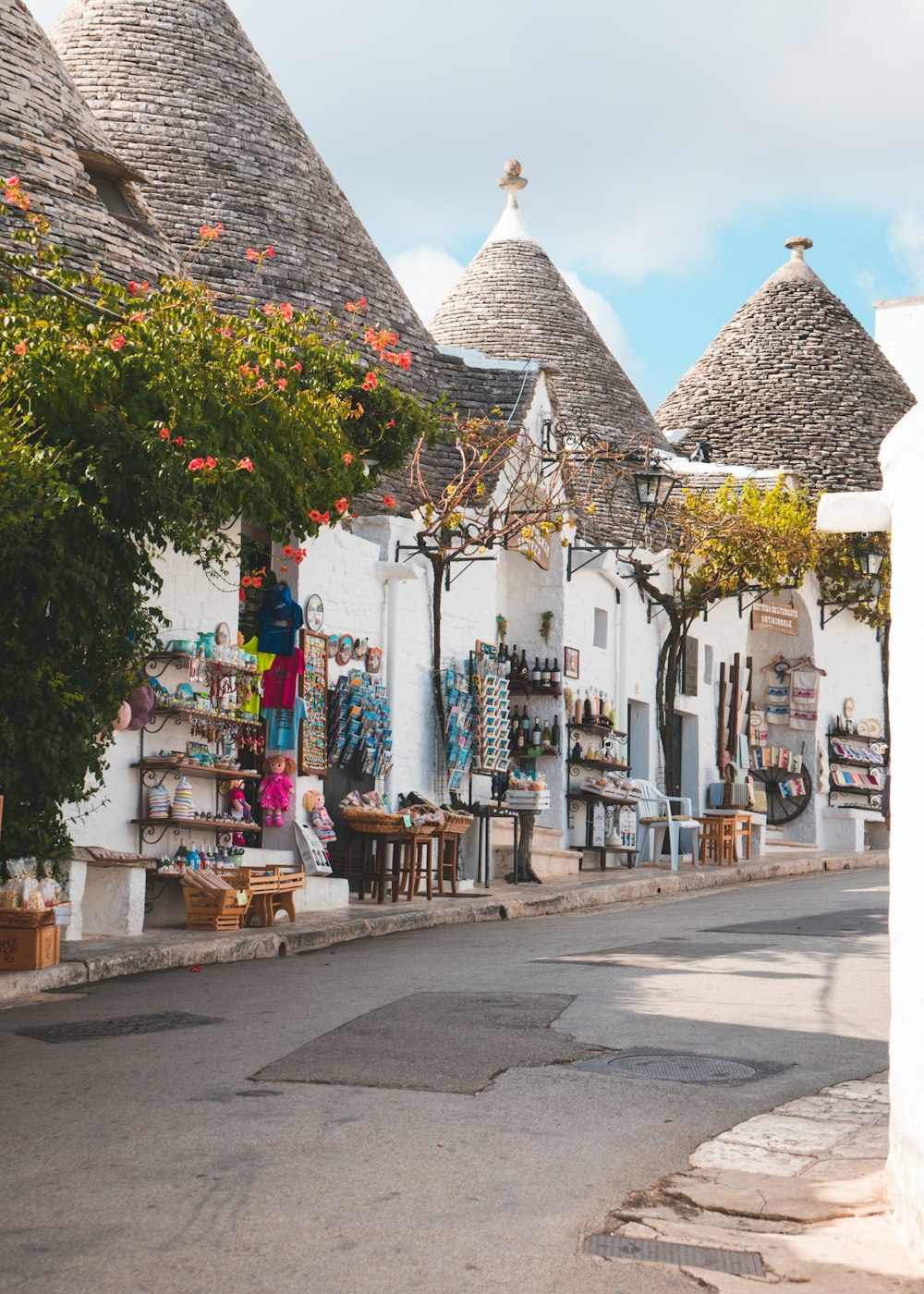 white houses near street at daytime