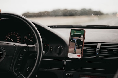 Phone mount in car
