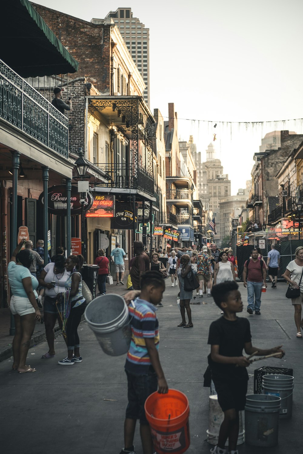 grupo de personas en la calle