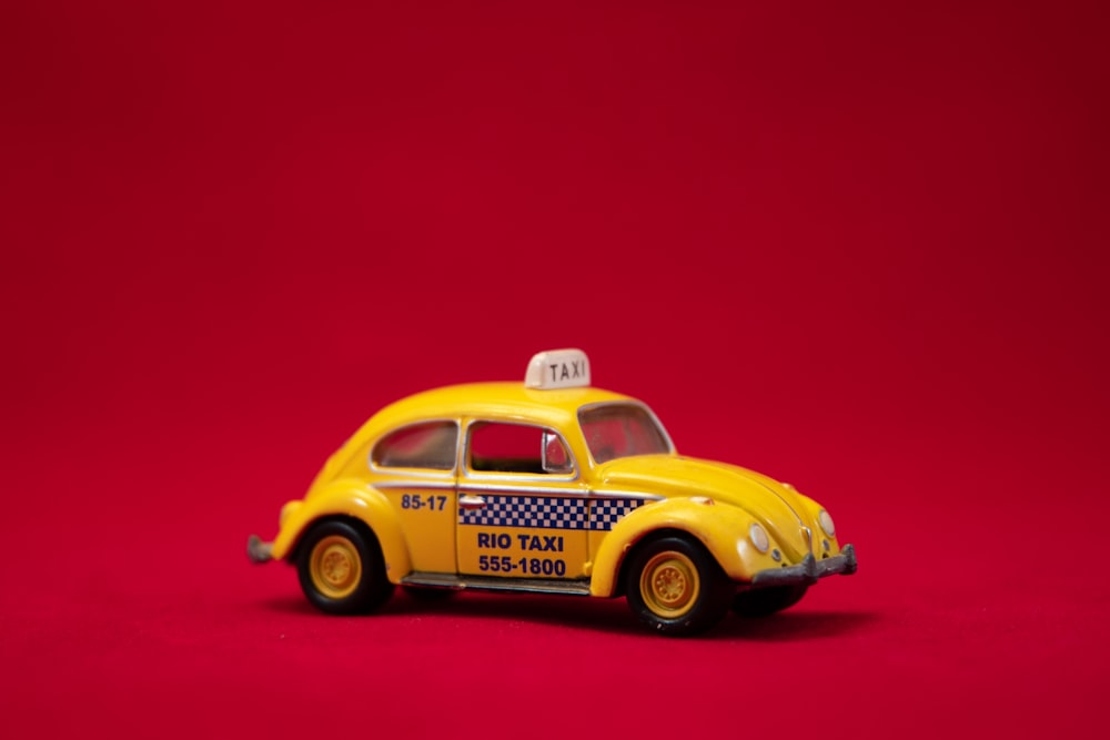 yellow Volkswagen Beetle coupe
