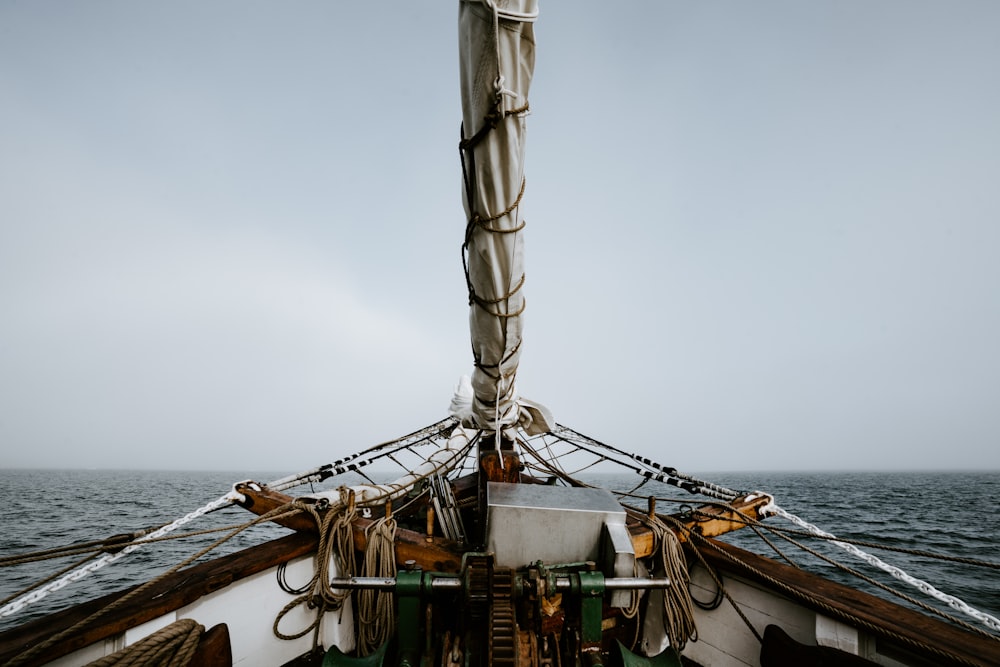 Blick auf das Meer von einem Fischereifahrzeug aus