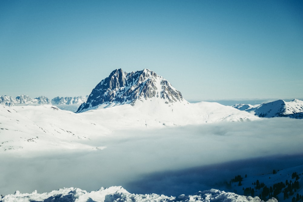 Photographie aérienne de montagne