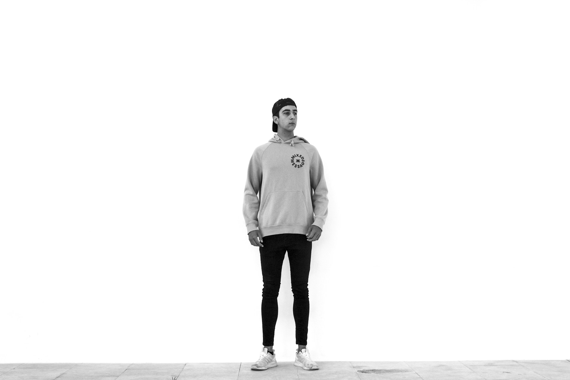 gray computer monitor