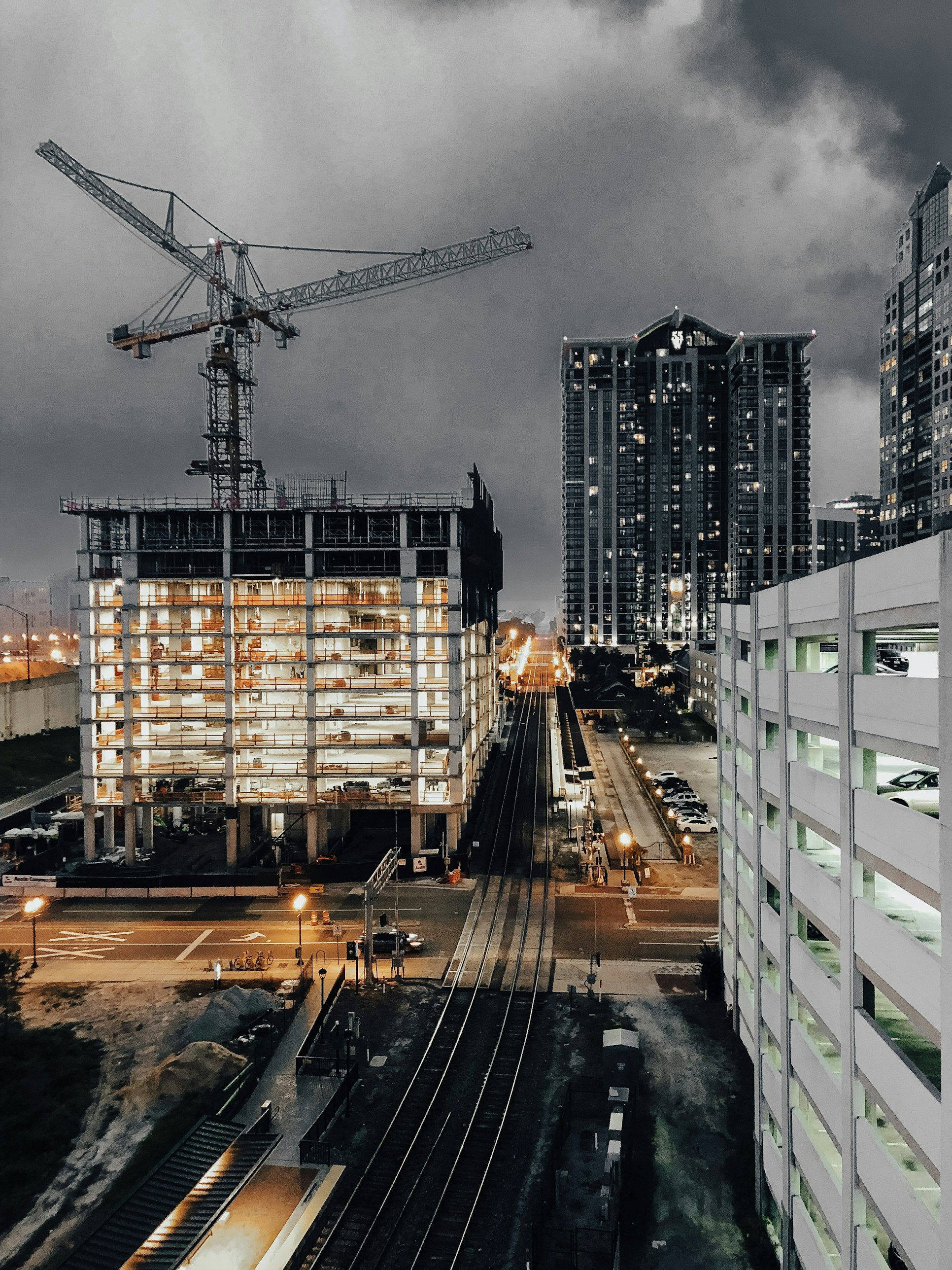 Proiecte de Construcții de Succes cu Forță de Muncă Internațională